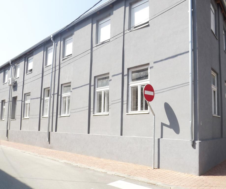 Apartmani Zrenjanin Zimmer foto