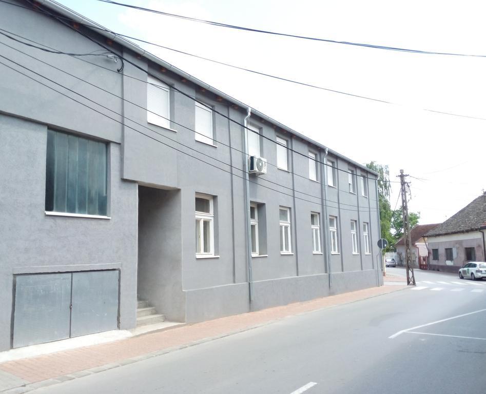 Apartmani Zrenjanin Exterior foto